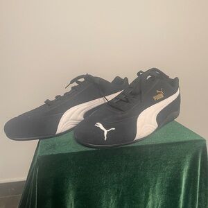 NWOT PUMA SPEEDCAT BLACK AND WHITE SNEAKERS